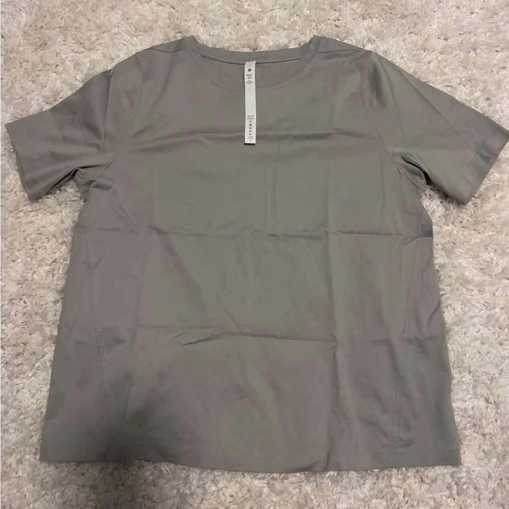 LULULEMON TEE!
